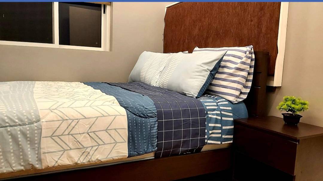 2BR Condo For Rent at Zinnia Towers