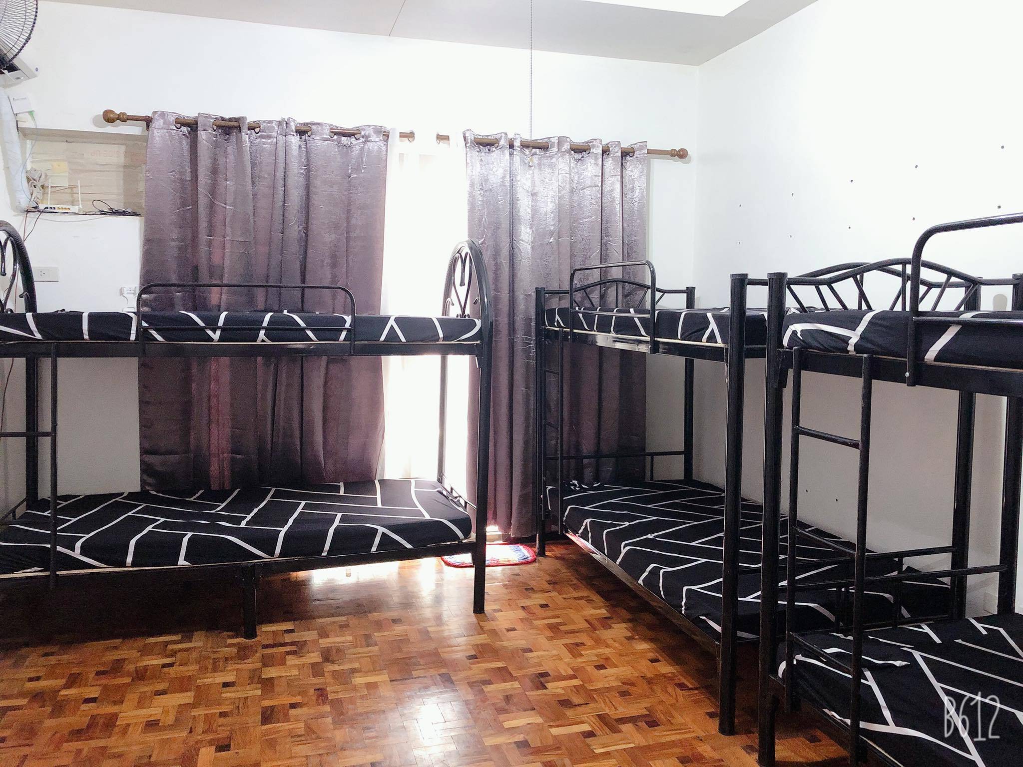 3 Floors & 4 BR Townhouse / Staff House