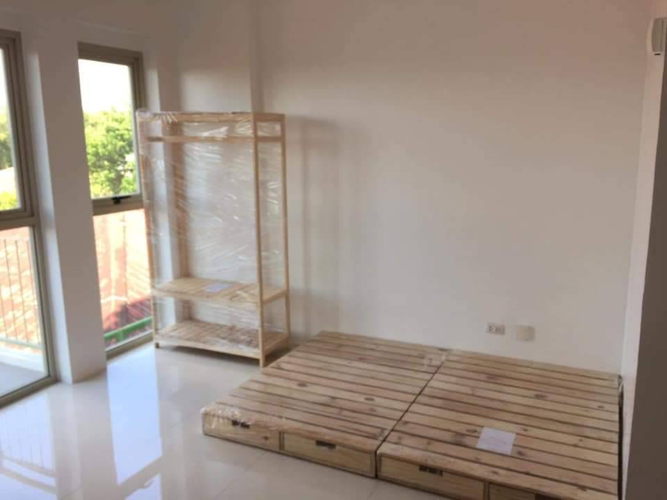 Semi Furnished Studio Unit For Rent