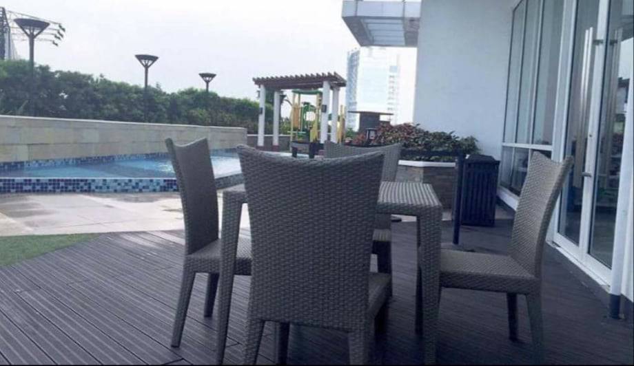 1 Bedroom Condo unit in Blue Residences 
