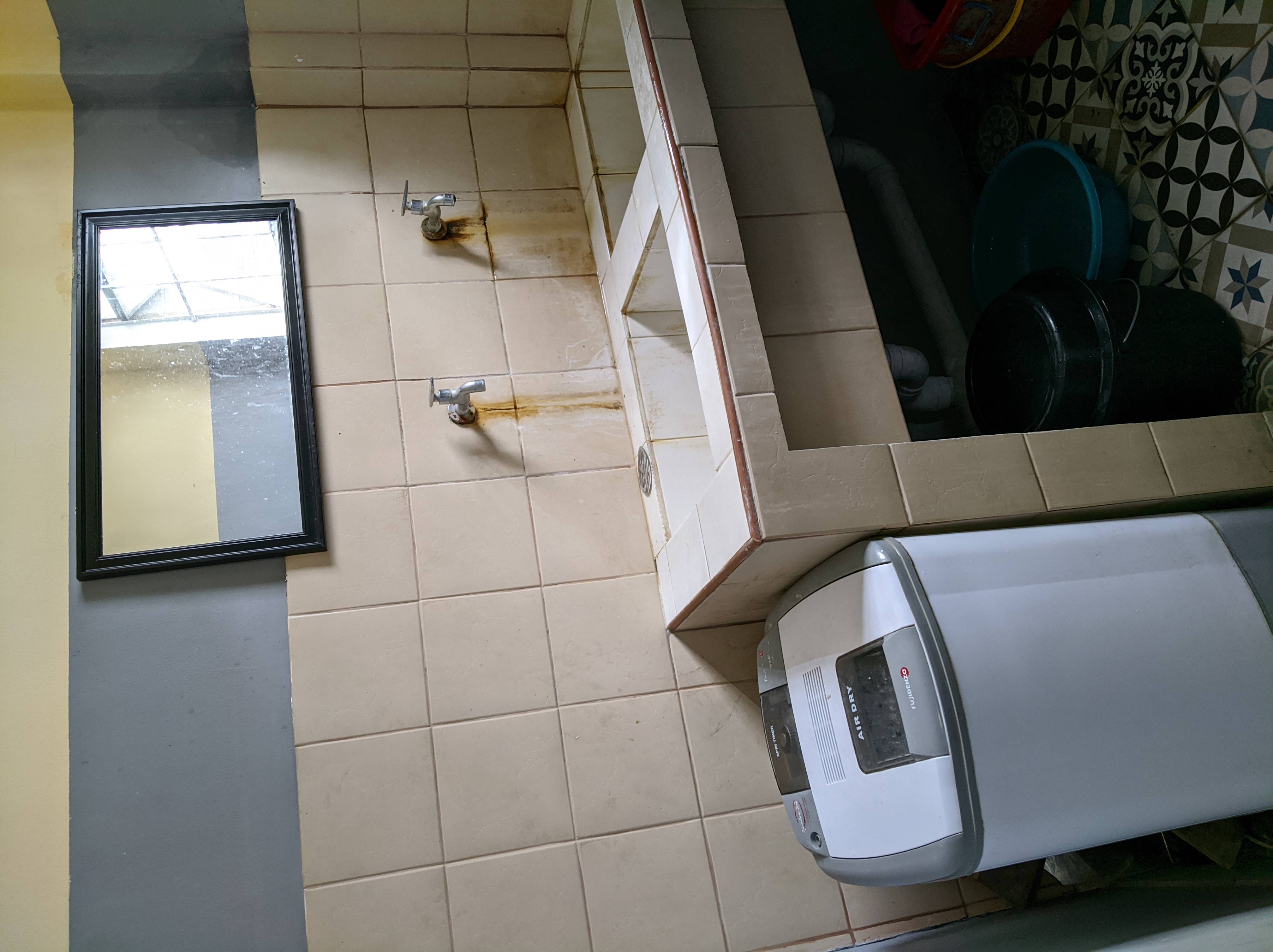 Enclose Bedspace Room for Rent in Makati