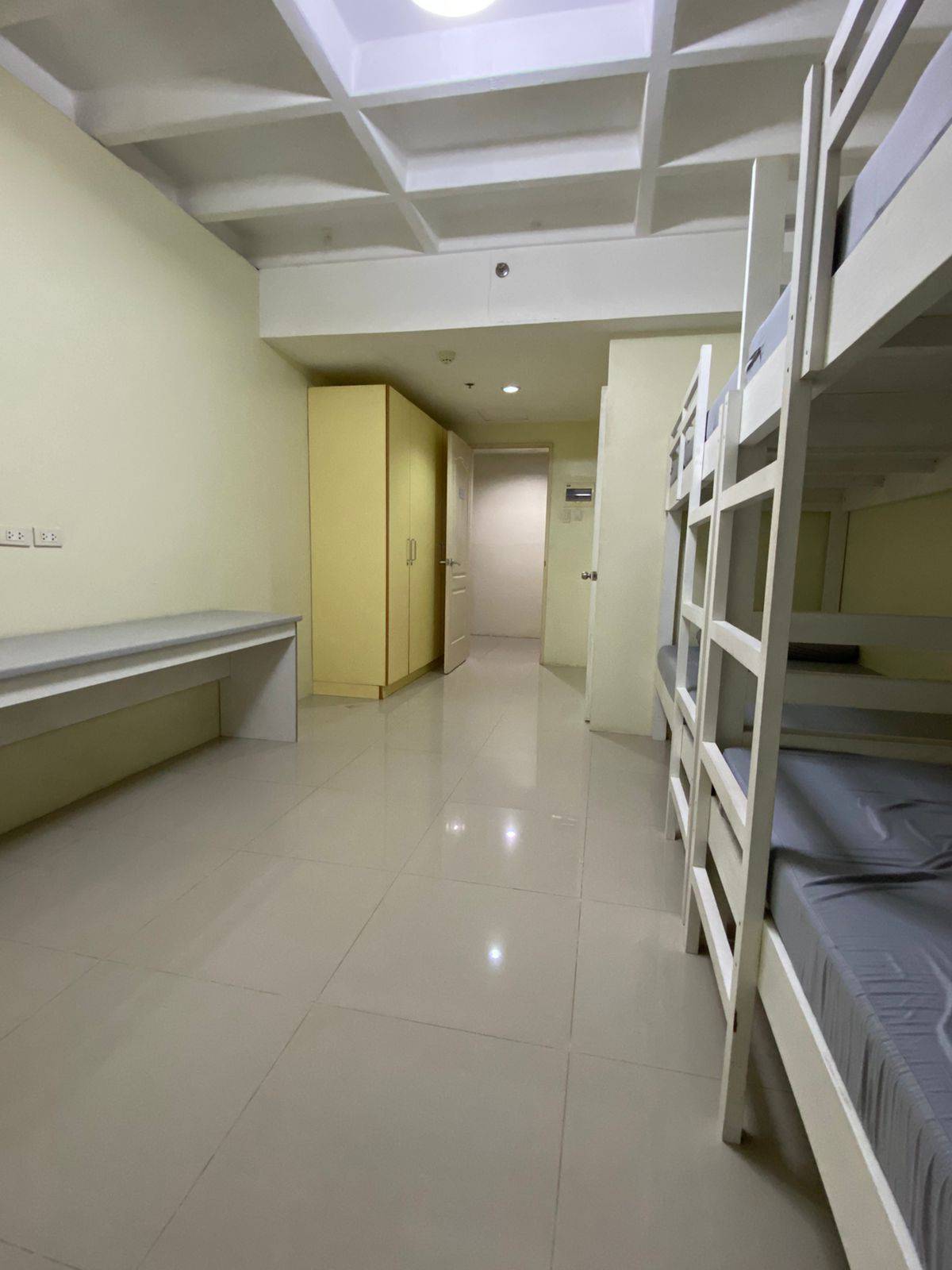 QUAD ROOM - (4 PAX SHARING)