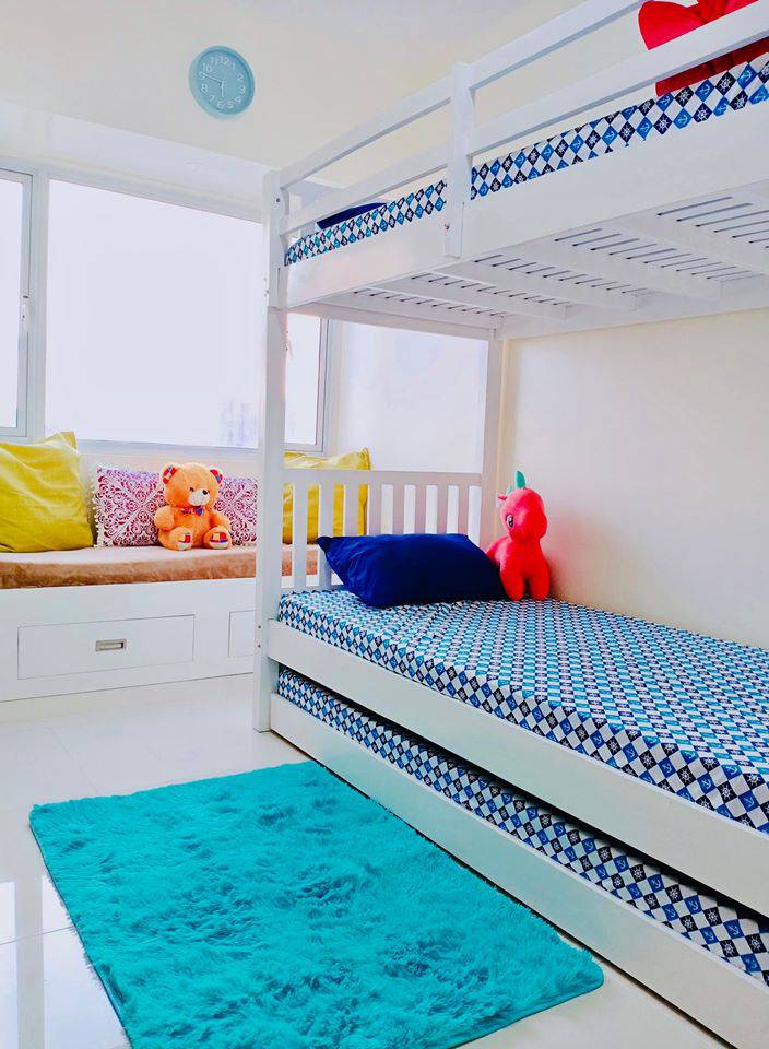 Female Bedspacer at University Tower 4