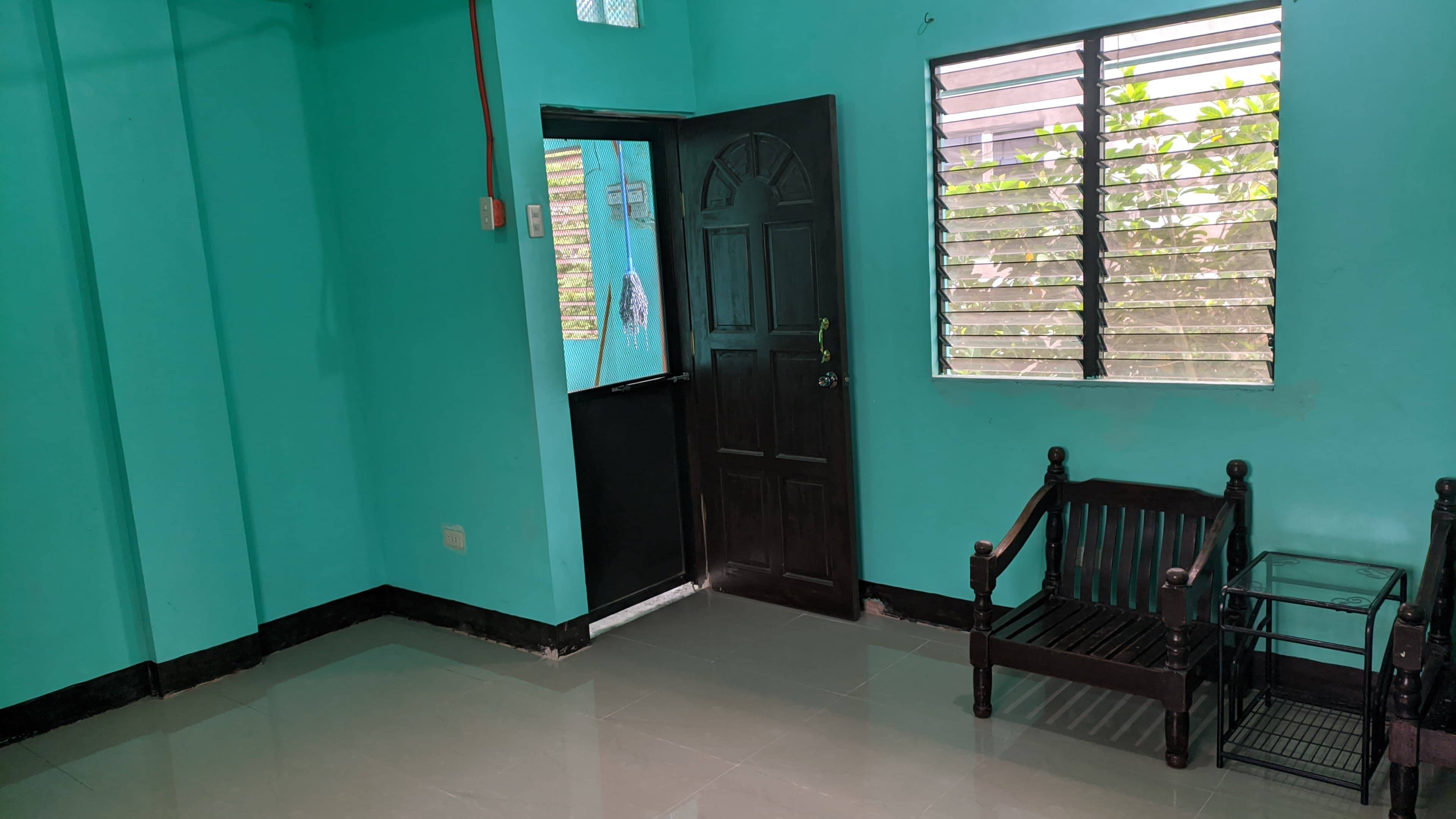 Room for Rent with 1 Car Garage