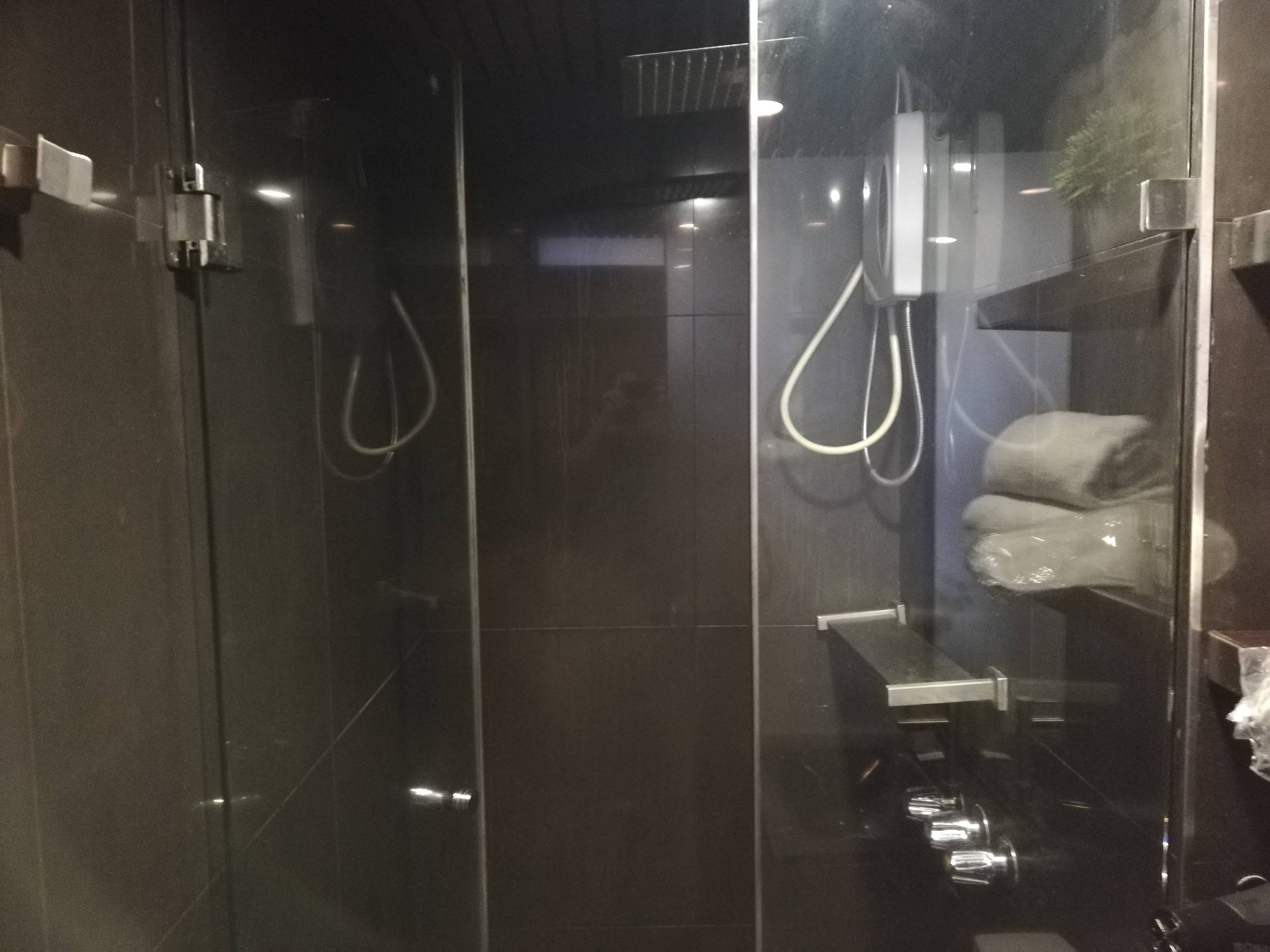 Studio Apartment w balcony and Kitchen