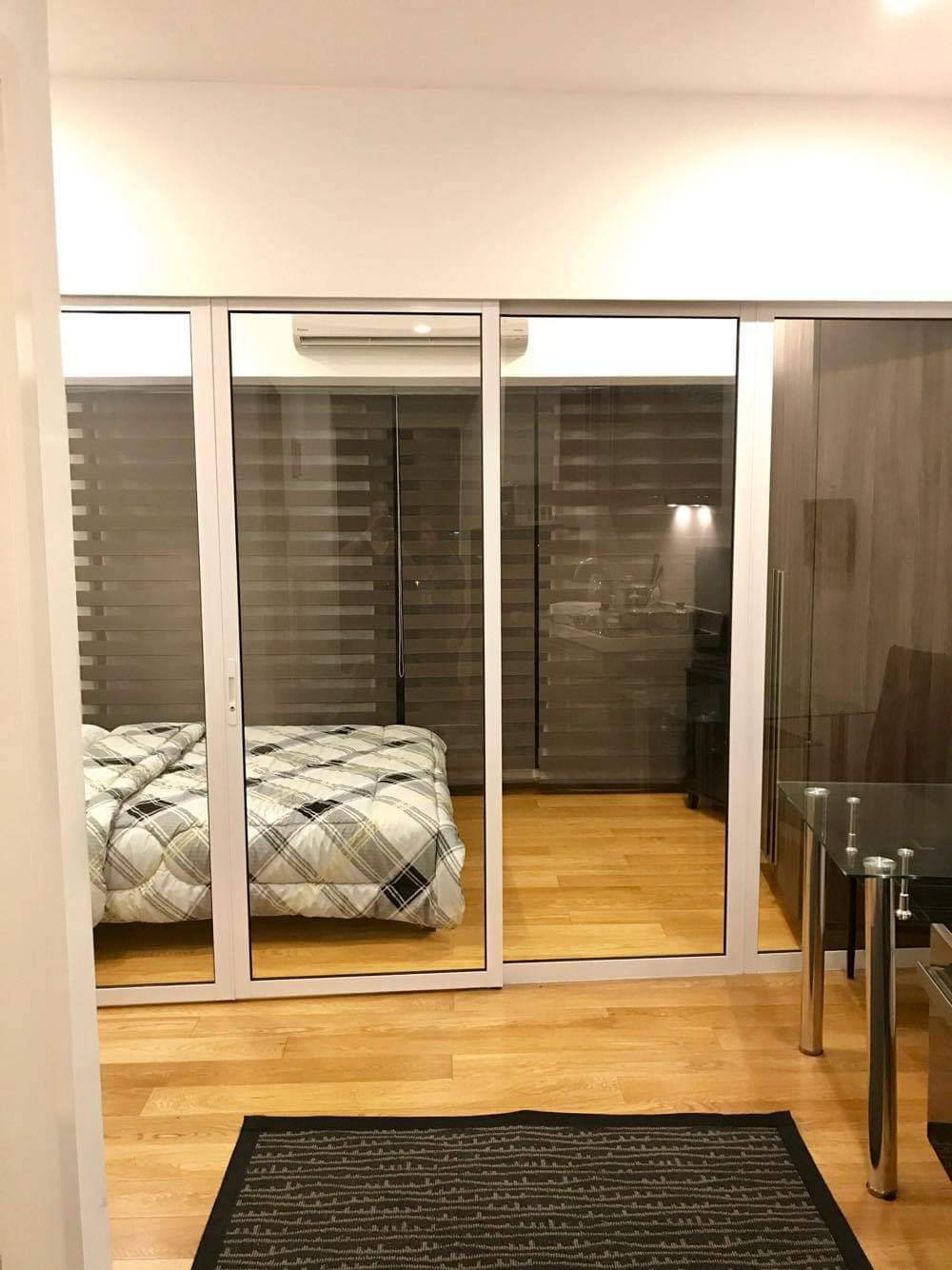 Fully Furnished 1BR w/ Balcony For Rent