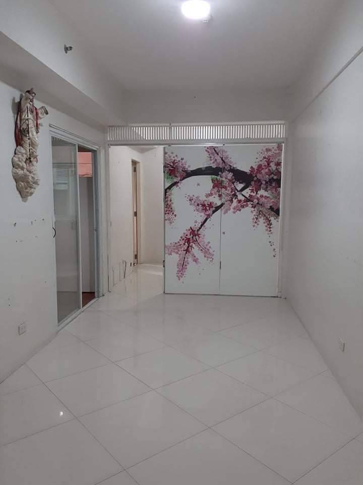 1BR Unit with Balcony For Rent