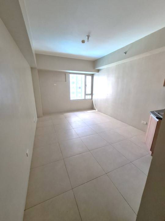 Along EDSA - Studio for Lease