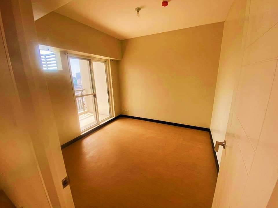 1BR with Balcony at Sheridan Towers