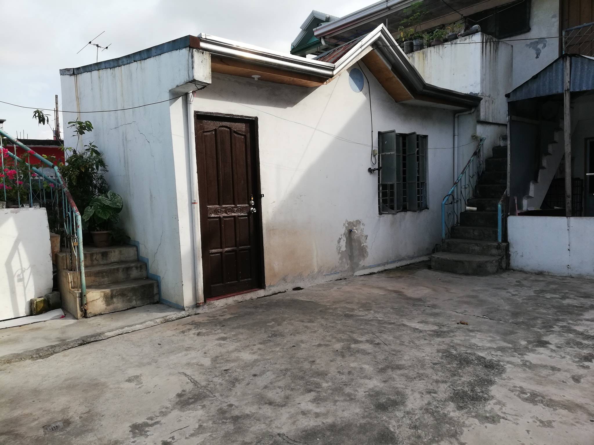 E.Flores Malibay Room For Rent