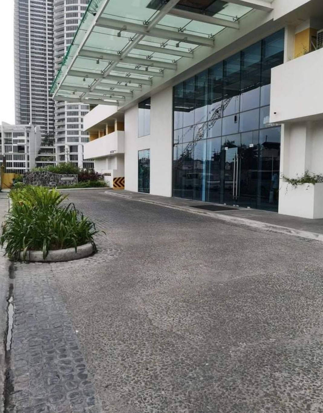 Unit For Rent at Iguazu Tower 