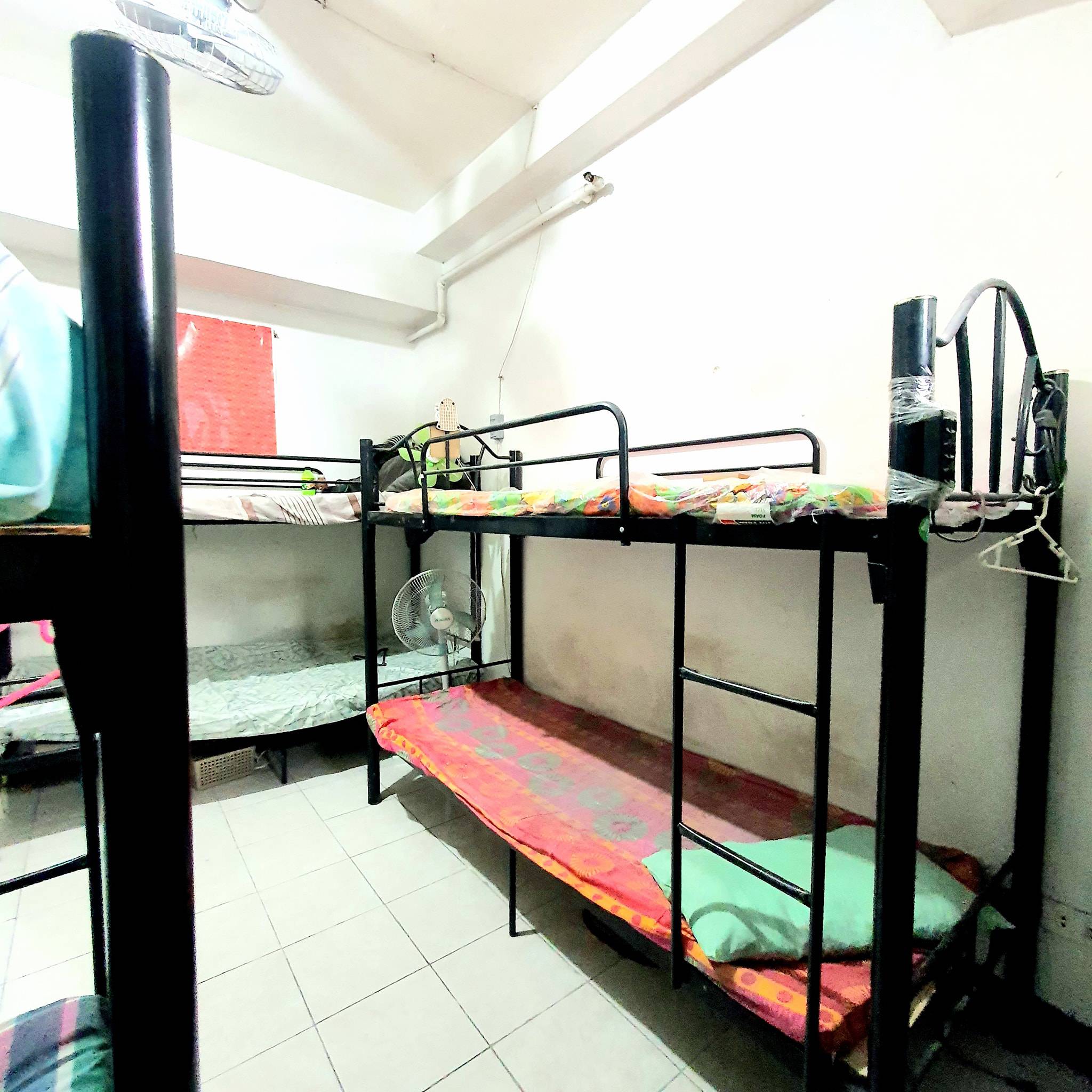 Male Bedspacer In E.Rodriguez Cubao