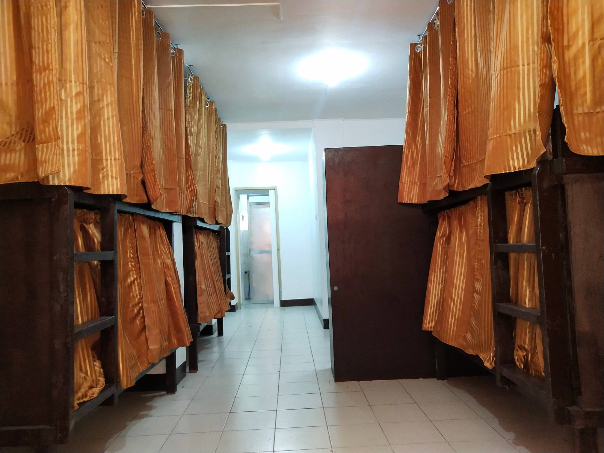 Female Bedspacer At Sierra Madre 