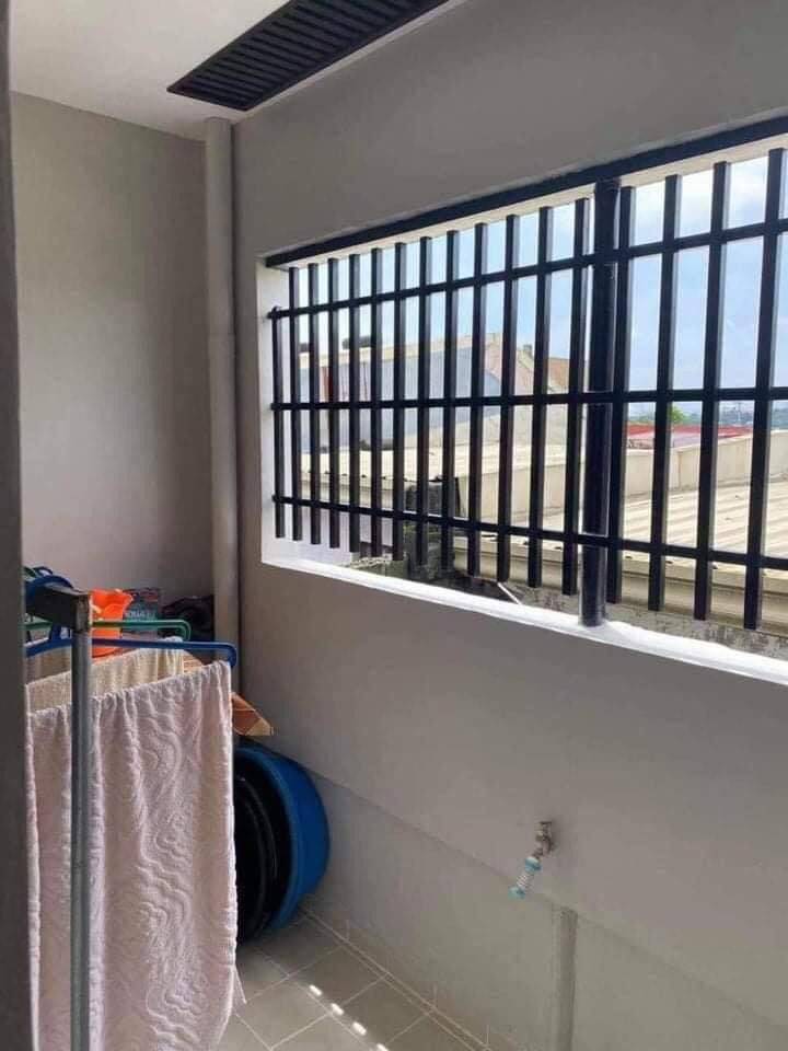 House For Rent With Commercial Space