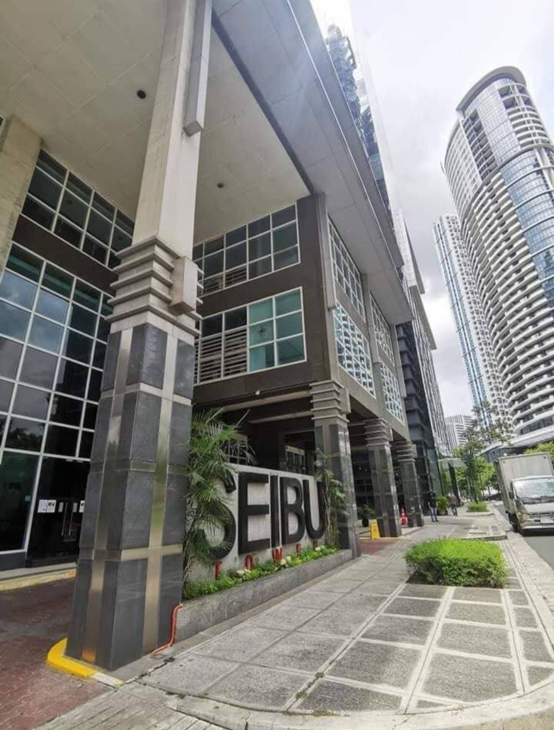 Fully Furnished 1BR Condo For Rent