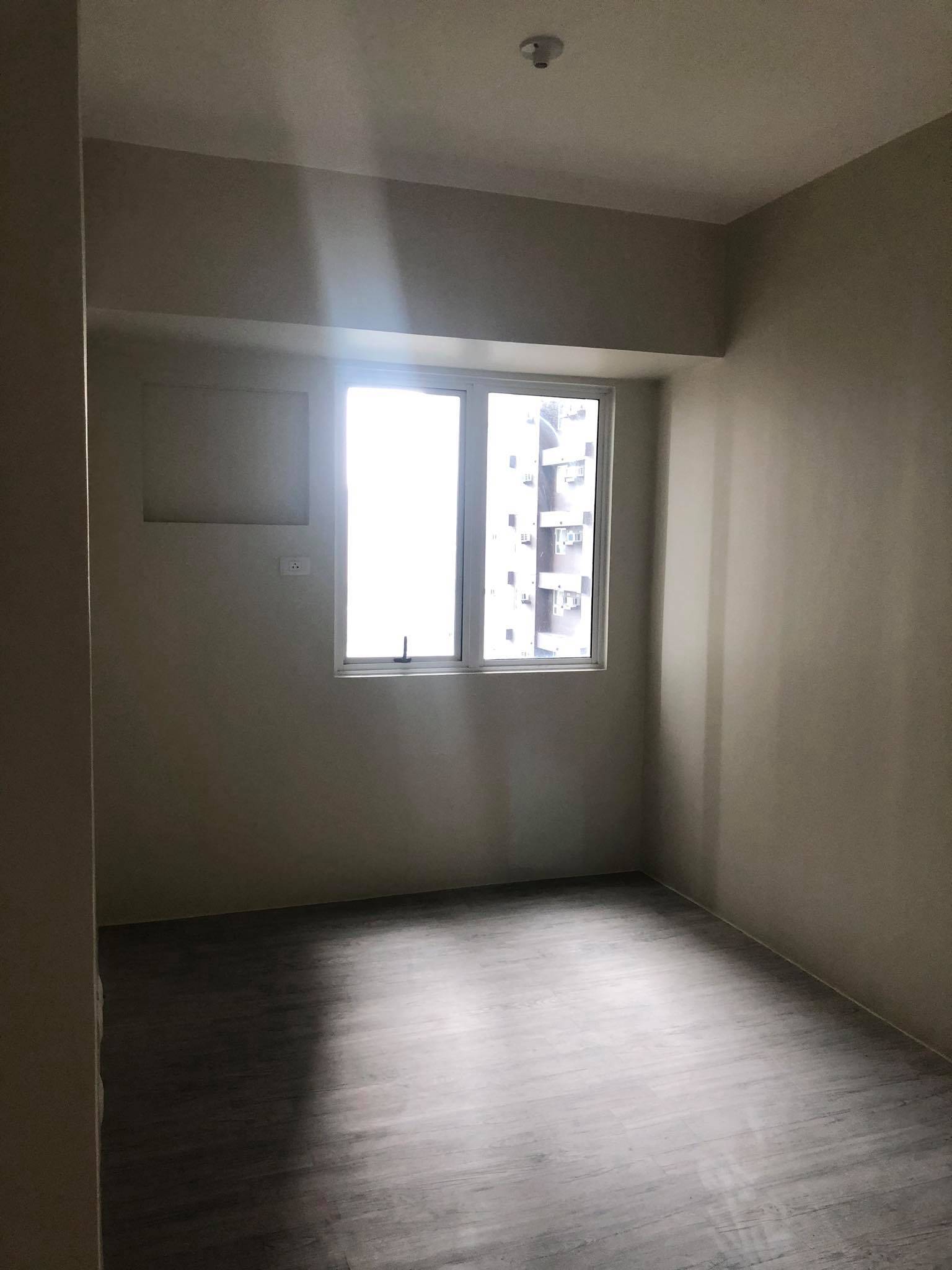 Javier's Bare Unit at Amaia