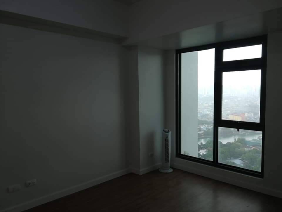 Uni For Rent at Solstice Tower 1