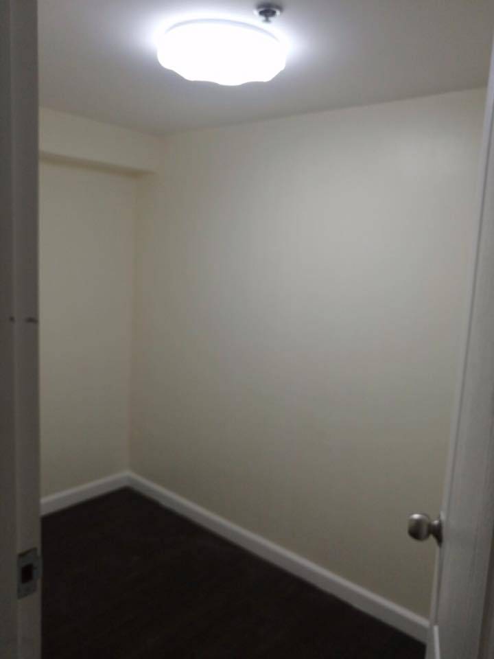 Room for Rent at Victoria de Manila