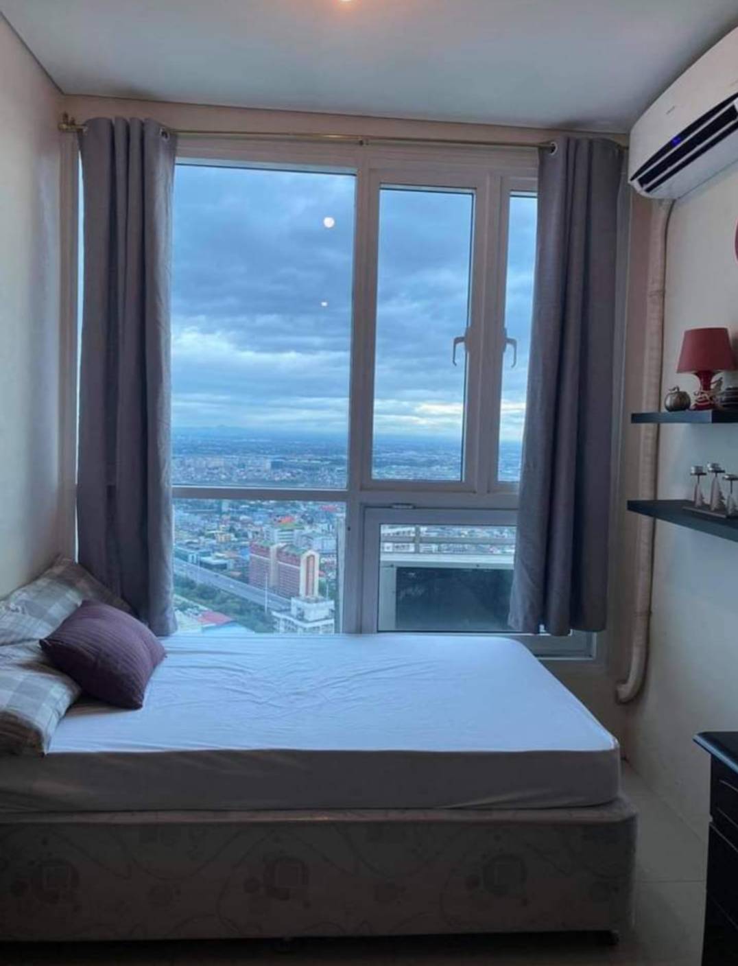 Fully Furnished Penthouse Unit For Rent