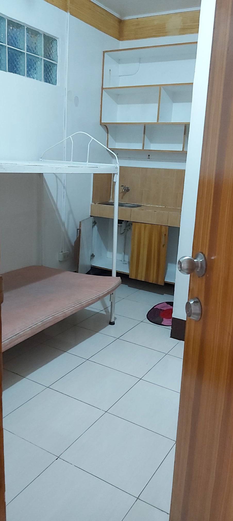 Bachelor's Pad For 1 Person