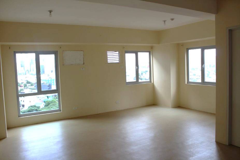 Near St. Lukes BGC Executive Studio