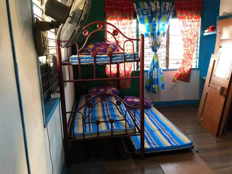 Male Bedspacer near Fisher Mall