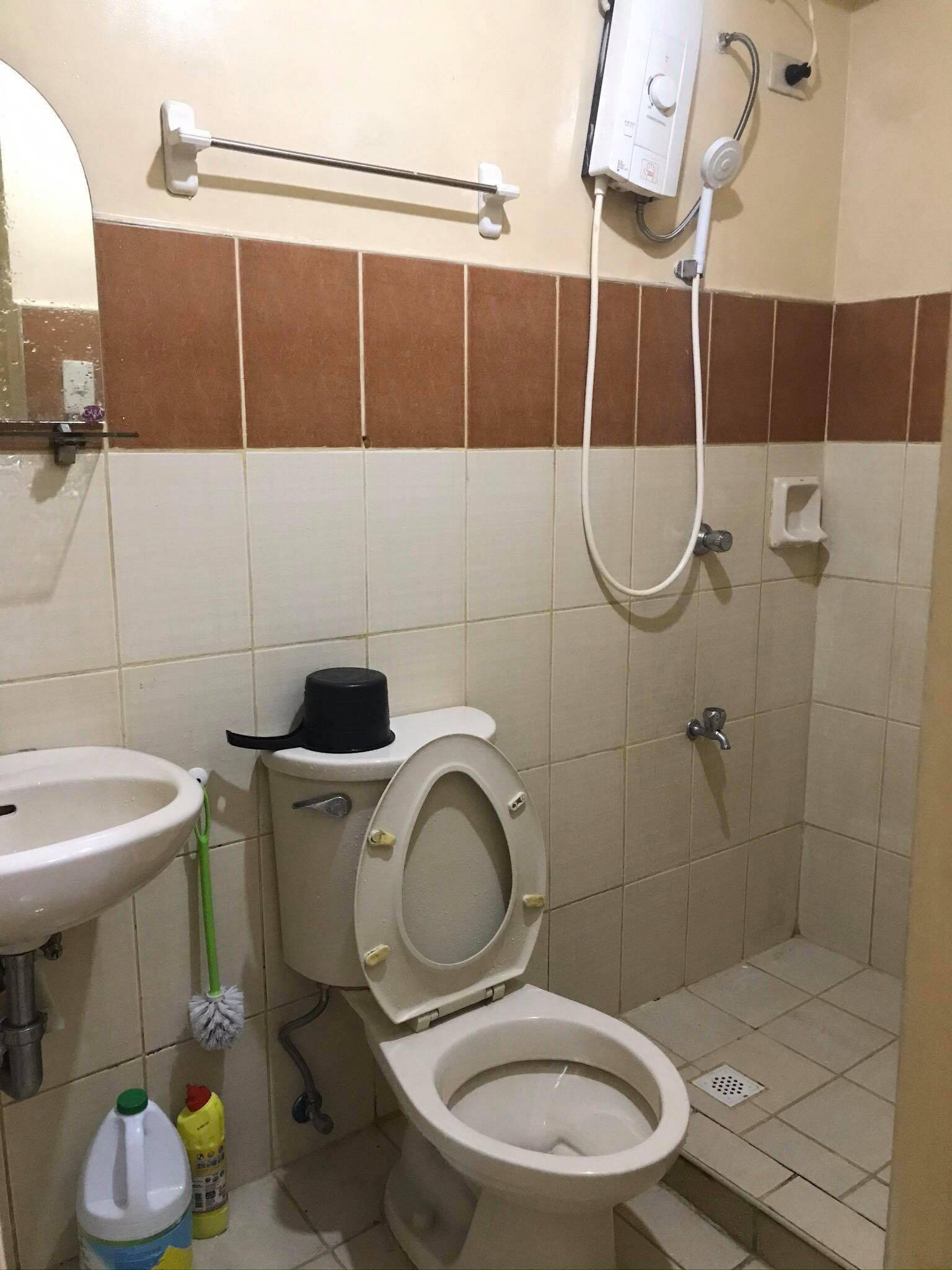 FEMALE CondoSharing at Grand Emerald 