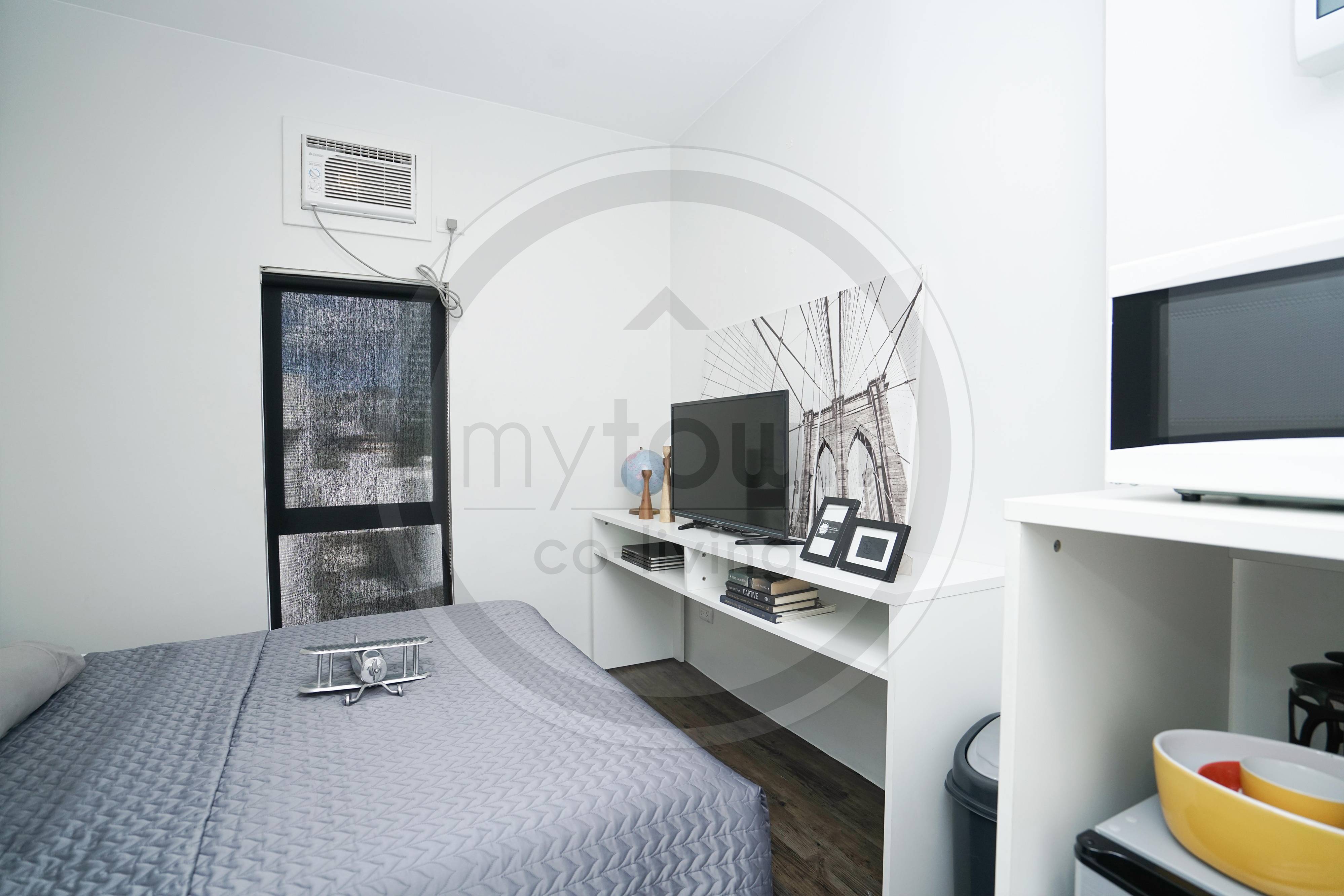 4 Bedsharing near Uptown Mall BGC