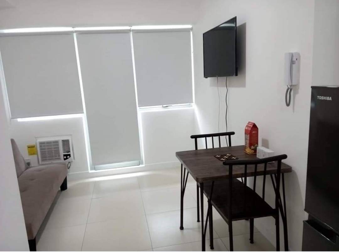 Condo For Rent at The Residences QC