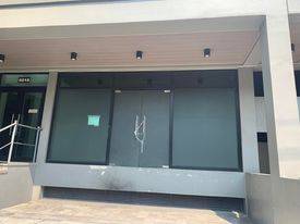 6 Floor Mixed Use Building for Rent