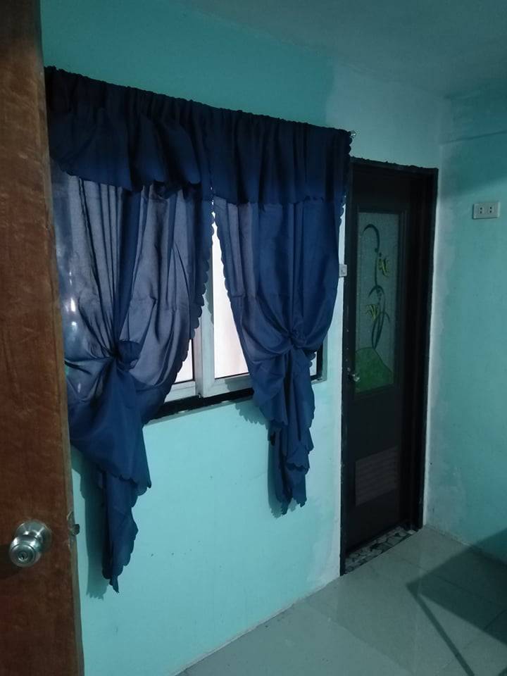 Female Bedspacer At East Rembo near BGC