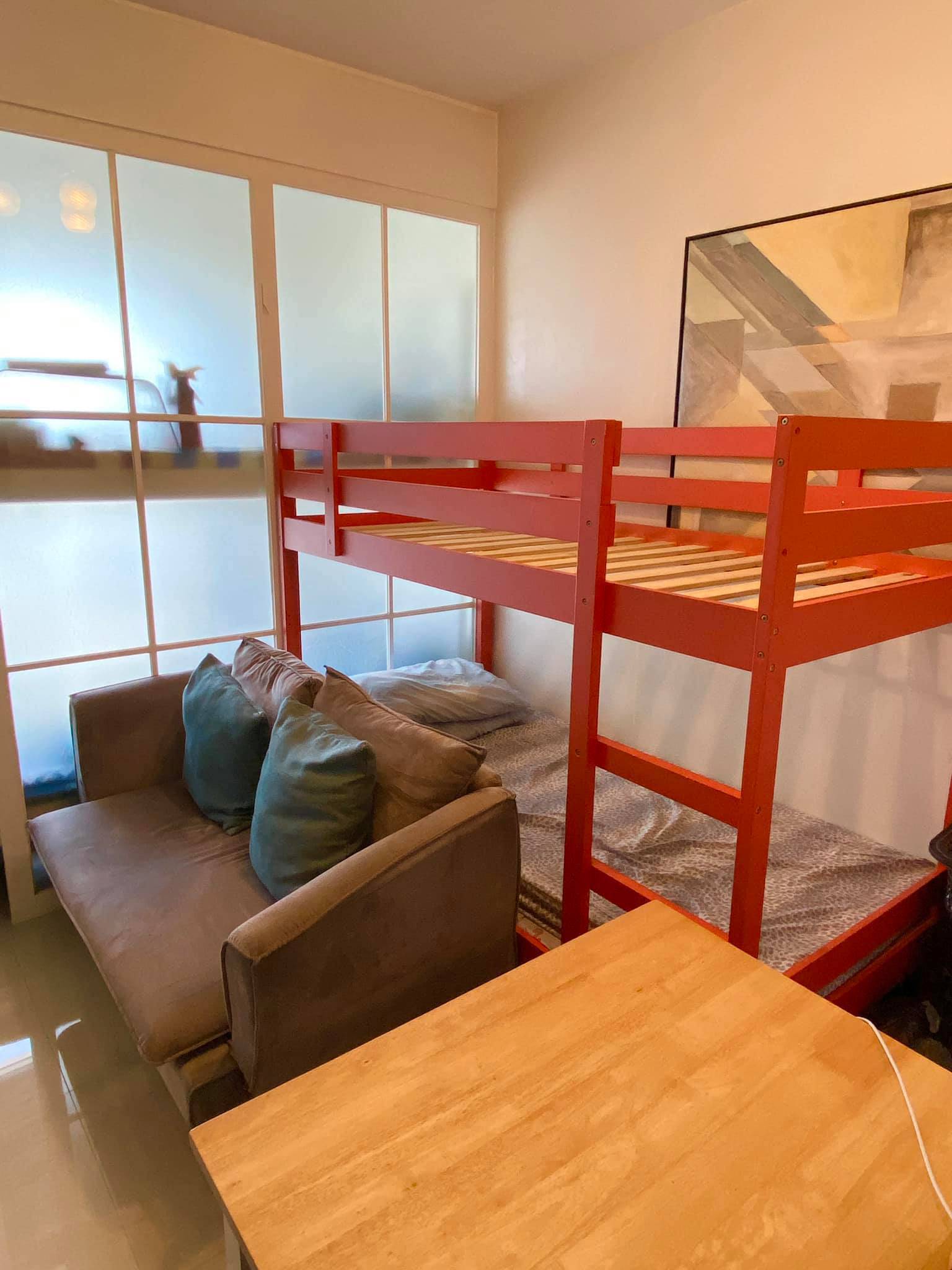 Male Condomate At Axis Residences