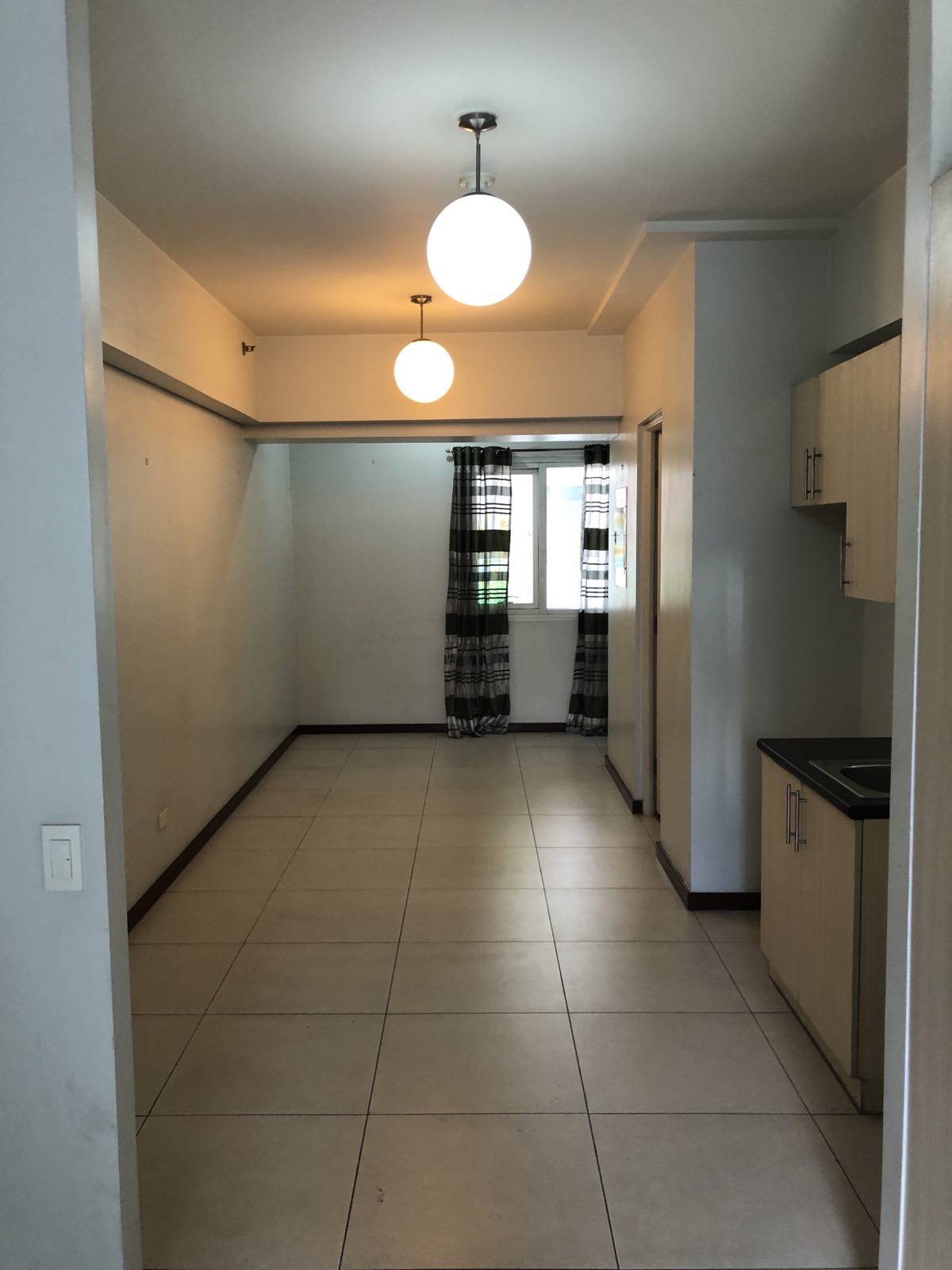 The Columns Legazpi Village 