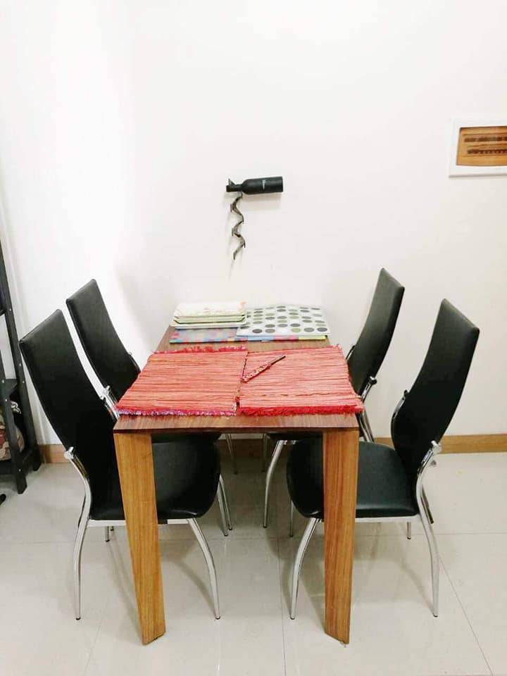 For Rent 1BR with Balcony at Trion Tower