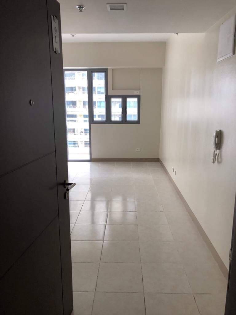 Studio Unit Bare For Rent In Asmara